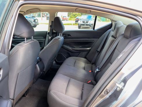 Used 2025 Nissan Altima 2.5 SV FWD image 9