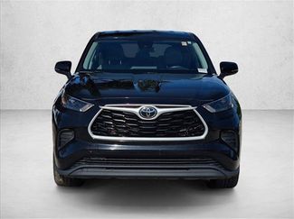 Used 2023 Toyota Highlander L FWD video 2