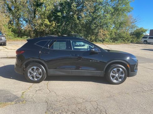 Used 2024 Chevrolet Blazer LT image 2