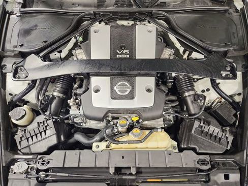 Used 2019 Nissan 370Z Coupe w/ Z34 Heritage Edition - White image 24