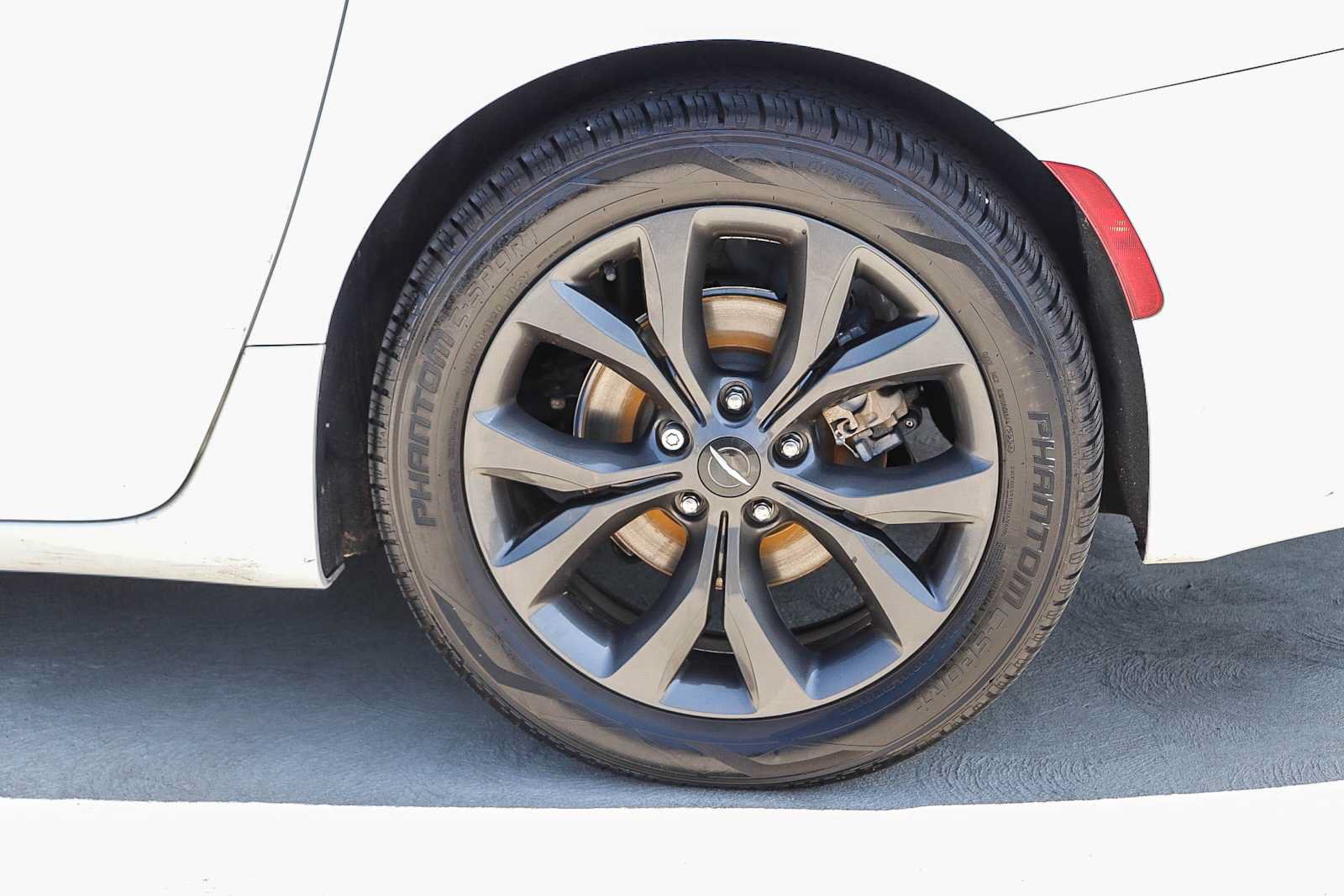 Used 2018 Chrysler Pacifica Touring Plus w/ S Appearance Package FWD image 13