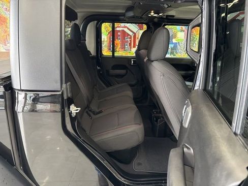 Used 2023 Jeep Gladiator Rubicon w/ Cold Weather Group image 45