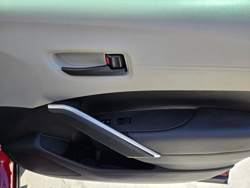 Used 2022 Toyota Corolla Cross LE image 21