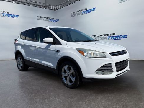 Used 2016 Ford Escape SE image 3