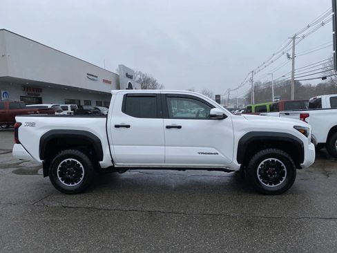 Used 2024 Toyota Tacoma TRD Off-Road w/ TRD Off Road Upgrade Package image 2