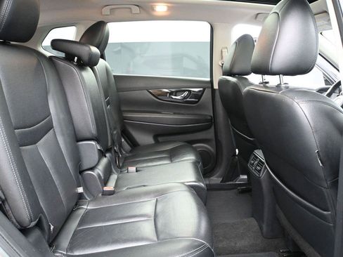 Used 2019 Nissan Rogue SL w/ Premium Package AWD/4WD image 16