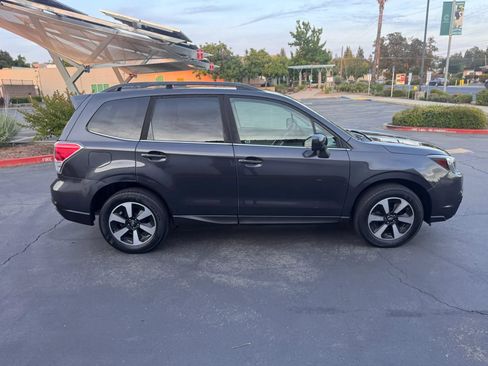 Used 2017 Subaru Forester 2.5i Limited AWD/4WD image 7