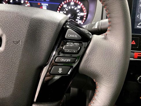 Used 2025 Nissan Frontier PRO-4X image 24