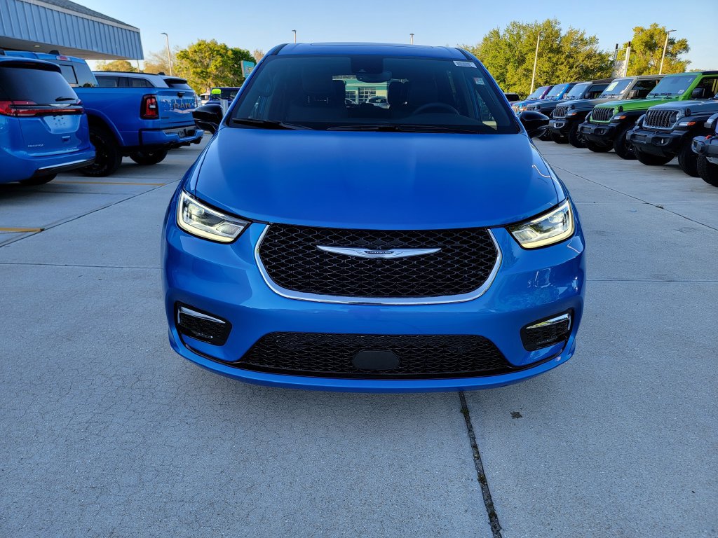 New 2026 Chrysler Pacifica Select FWD image 8
