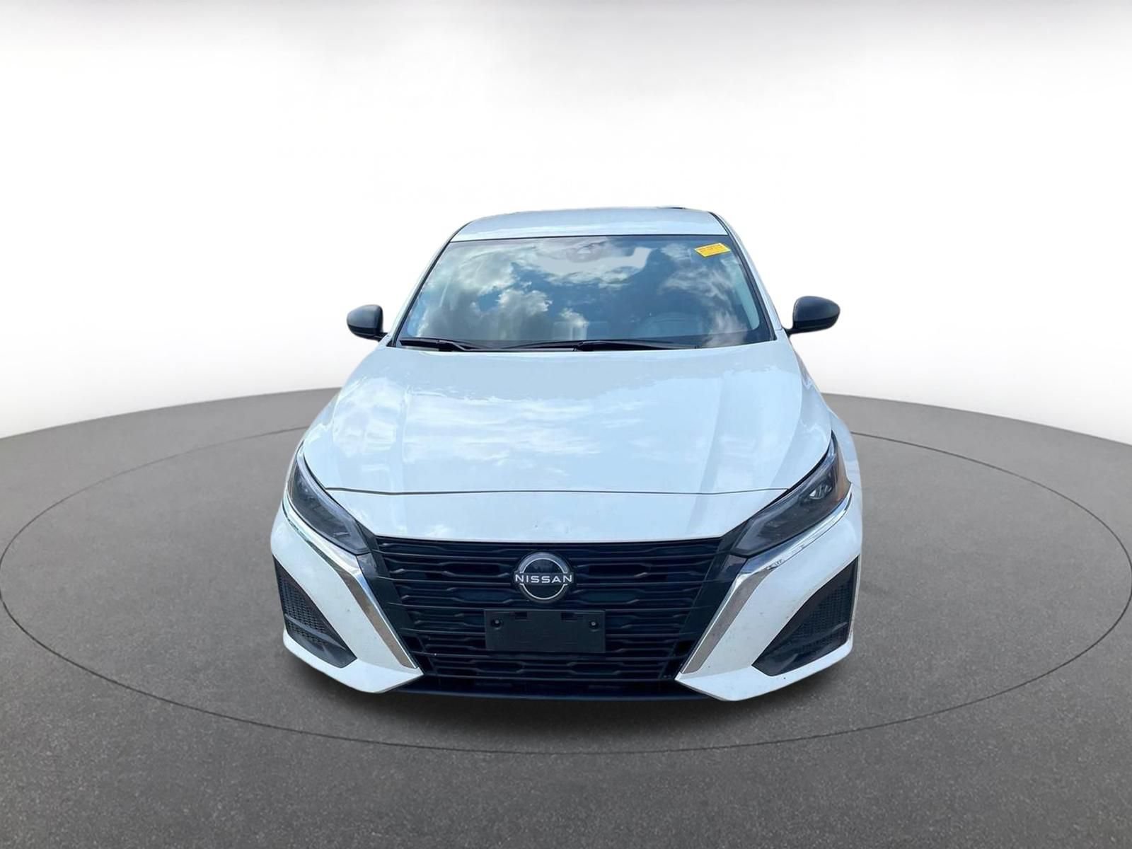 Used 2025 Nissan Altima 2.5 SV FWD image 2