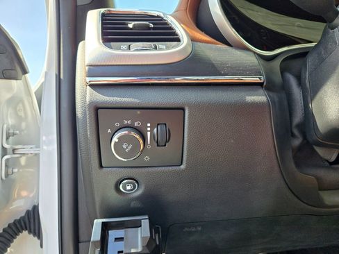 Used 2019 Jeep Grand Cherokee Summit AWD/4WD image 17