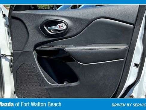 Used 2023 Jeep Cherokee Altitude Lux image 25