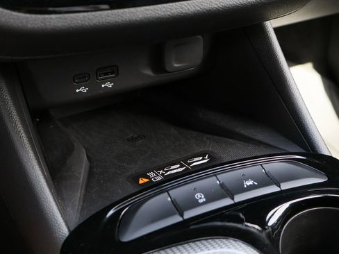 Certified 2025 Buick Envista Avenir FWD image 17