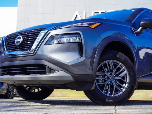 Used 2023 Nissan Rogue S image 2