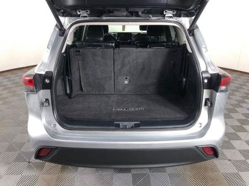 Used 2023 Toyota Highlander XLE AWD/4WD image 20