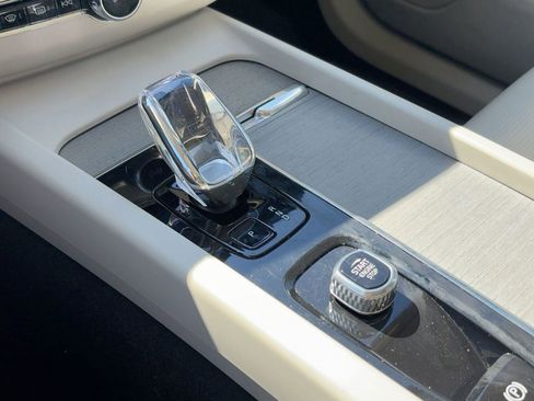 Certified 2023 Volvo XC60 T8 Ultimate w/ Climate Package image 24