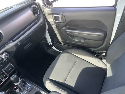 Used 2019 Jeep Wrangler Unlimited Sport S image 27