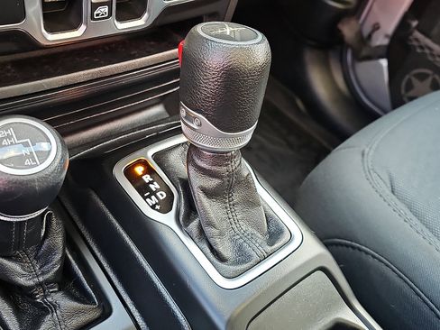 Used 2020 Jeep Gladiator Sport w/ Quick Order Package 24S image 14