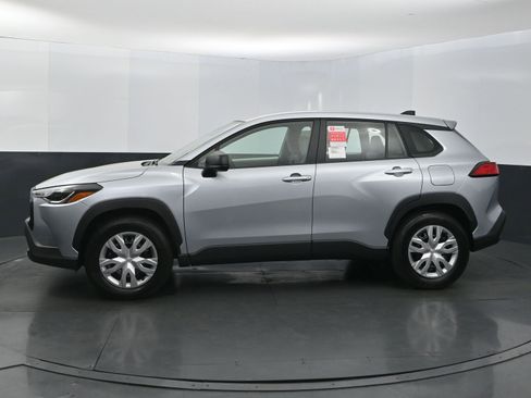 Used 2025 Toyota Corolla Cross L image 2