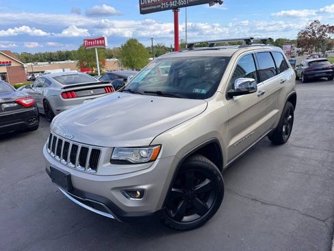 Used 2014 Jeep Grand Cherokee Limited w/ Luxury Group II AWD/4WD image 2