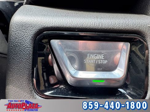 Used 2025 GMC Yukon XL Denali AWD/4WD image 21