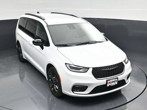 New 2026 Chrysler Pacifica Select w/ S Appearance Package AWD/4WD image 45