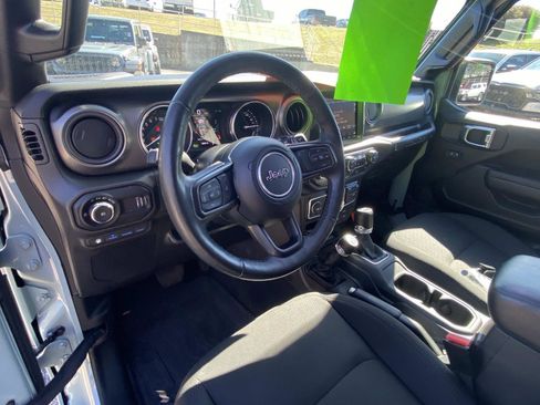Used 2023 Jeep Wrangler Unlimited w/ Sun & Screen Package image 27