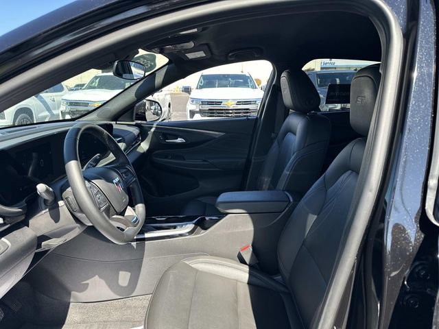 Certified 2025 Buick Envista Sport Touring FWD image 17