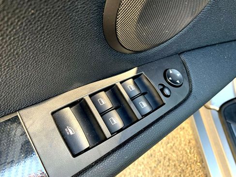 Used 2010 BMW 328i Convertible image 31