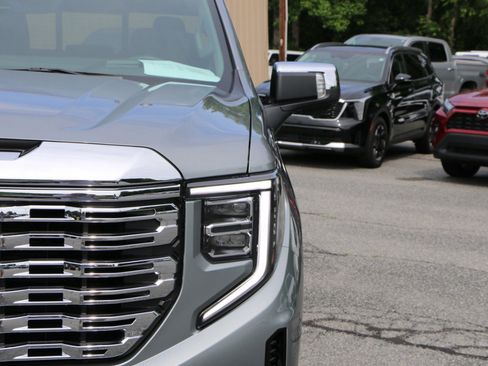 Used 2025 GMC Sierra 1500 Denali w/ Denali Reserve Package AWD/4WD image 13