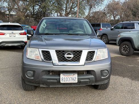 Used 2017 Nissan Frontier SV image 2