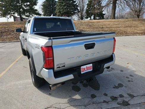 Used 2025 Toyota Tacoma TRD Off-Road image 3