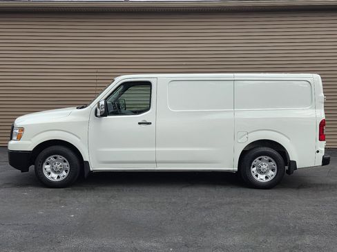 Used 2020 Nissan NV 3500 SV image 3