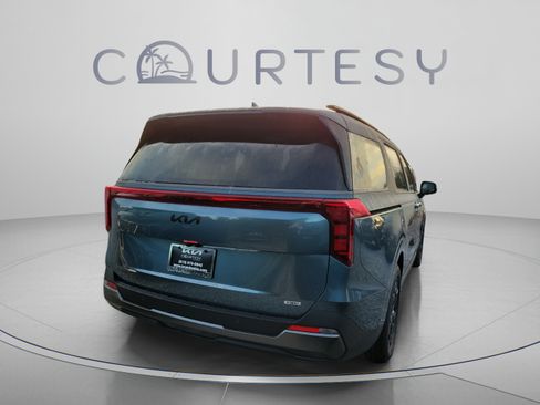 New 2027 Kia Carnival SX w/ Dark Edition Package FWD image 3