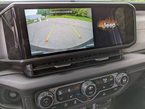 Certified 2025 Jeep Wrangler Unlimited Sahara AWD/4WD image 18