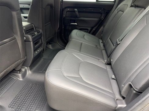 Used 2025 Land Rover Defender 110 S image 31