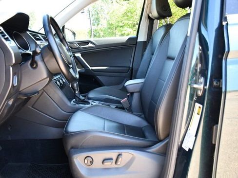 Used 2018 Volkswagen Tiguan SE w/ Panoramic Sunroof Package AWD/4WD image 14