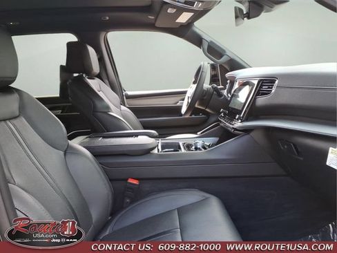 Certified 2024 Jeep Wagoneer Series II AWD/4WD image 14