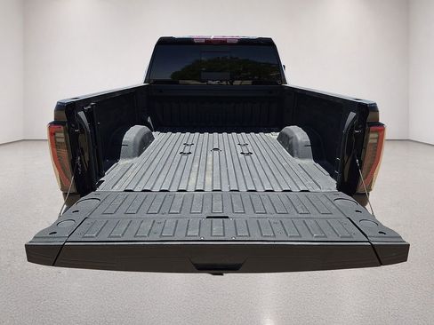 Used 2025 GMC Sierra 2500 AT4 w/ AT4 Premium Plus Package AWD/4WD image 14