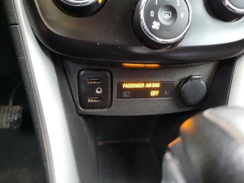 Used 2021 Chevrolet Trax LT AWD/4WD image 16