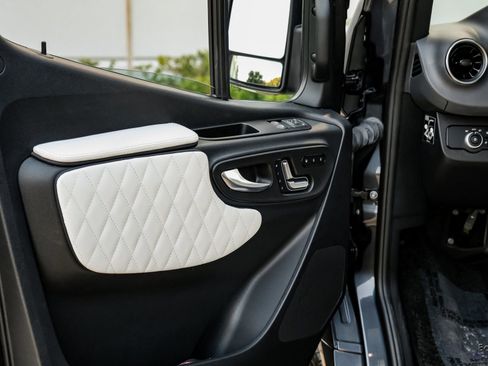 Used 2023 Mercedes-Benz Sprinter 3500 image 86