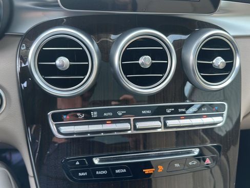 Used 2019 Mercedes-Benz GLC 300 4MATIC image 18