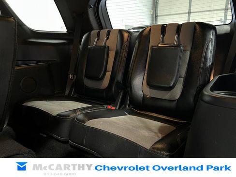Used 2017 Ford Explorer XLT w/ Equipment Group 202A FWD image 26