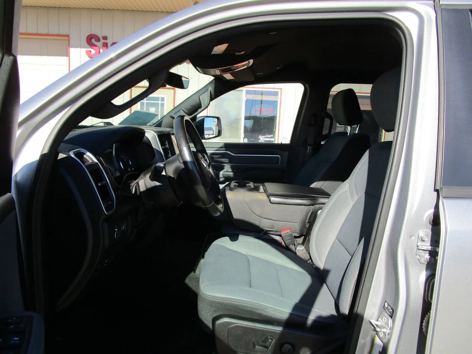 Used 2022 RAM 1500 Big Horn AWD/4WD image 10
