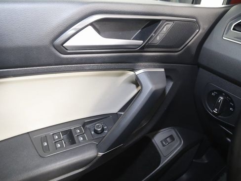 Used 2018 Volkswagen Tiguan SEL w/ 3rd Row Seat Package image 32