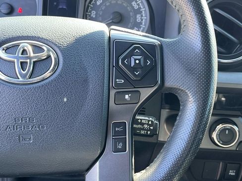 Used 2018 Toyota Tacoma TRD Sport image 28