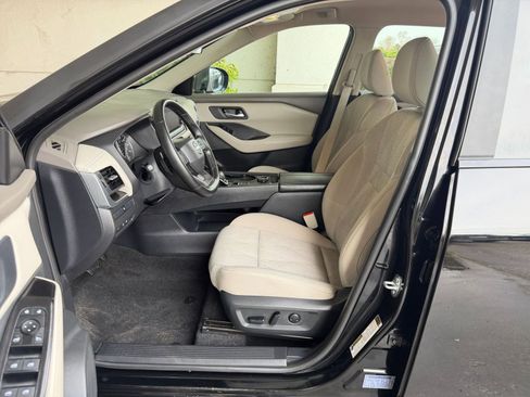 Used 2025 Nissan Rogue SV image 29