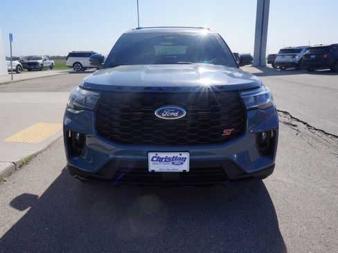 Used 2025 Ford Explorer ST AWD/4WD image 3