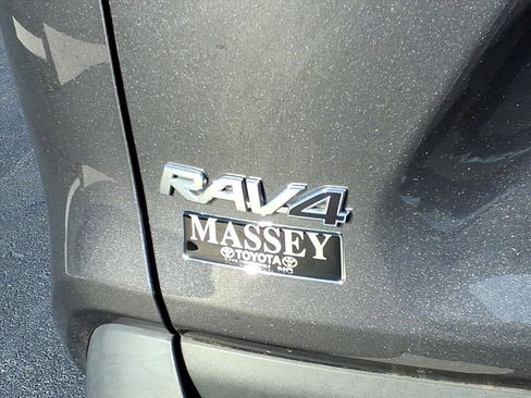 Used 2022 Toyota RAV4 XLE Premium image 30