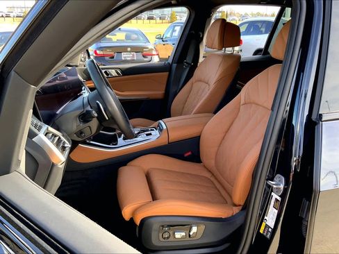 Used 2025 BMW X5 xDrive50e w/ M Sport Package image 9